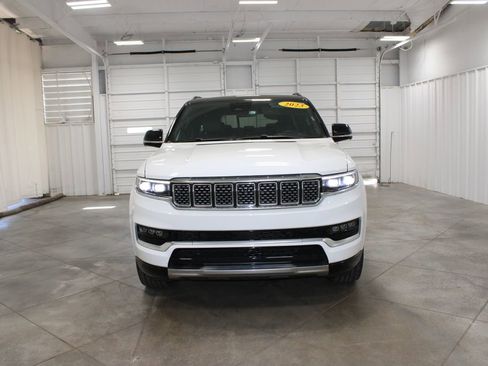 Used 2023 Jeep Grand Wagoneer 4WD image 3