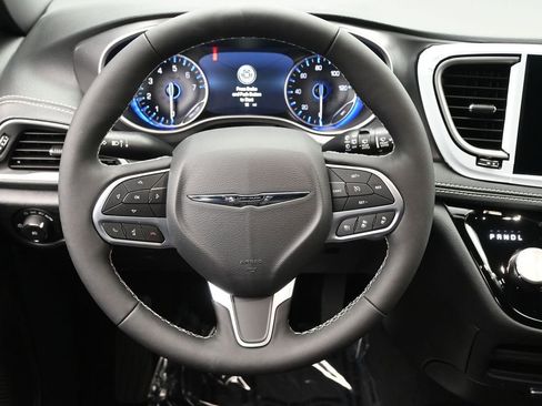 New 2026 Chrysler Pacifica Select AWD/4WD image 17