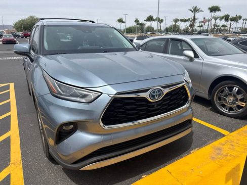 Used 2020 Toyota Highlander Platinum FWD image 8