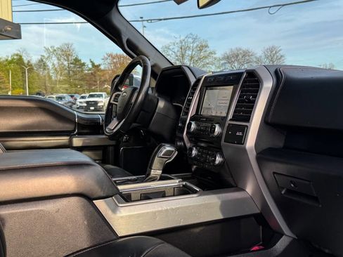 Used 2018 Ford F150 Platinum w/ Equipment Group 701A Luxury image 12