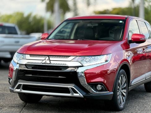 Used 2019 Mitsubishi Outlander SE AWD/4WD image 2