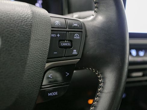 Used 2025 Toyota Camry SE FWD image 34