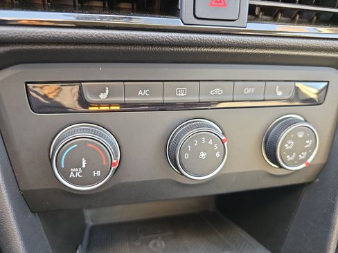 Used 2022 Volkswagen Taos SE image 20