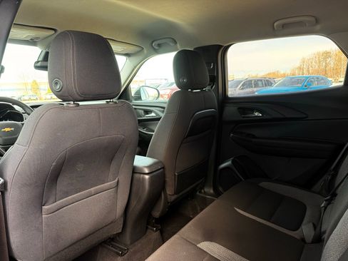 Used 2023 Chevrolet TrailBlazer LT FWD image 33