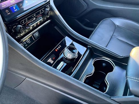 Used 2025 Jeep Grand Cherokee Limited image 14