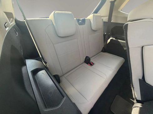 Used 2019 Volkswagen Tiguan SE FWD image 35