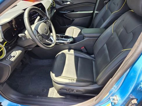Certified 2025 Chevrolet Trax ACTIV FWD image 10