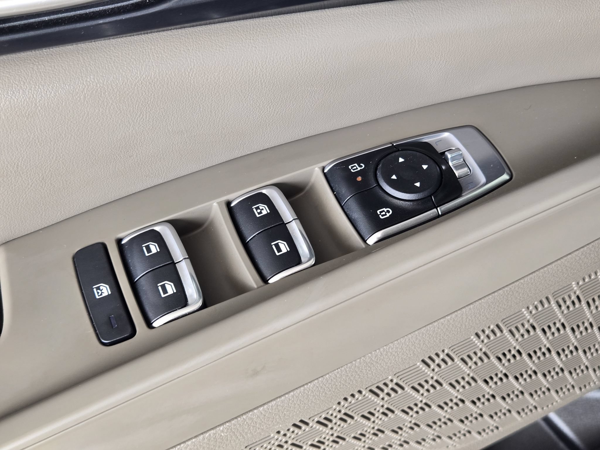 Used 2026 Kia Carnival LXS FWD image 23
