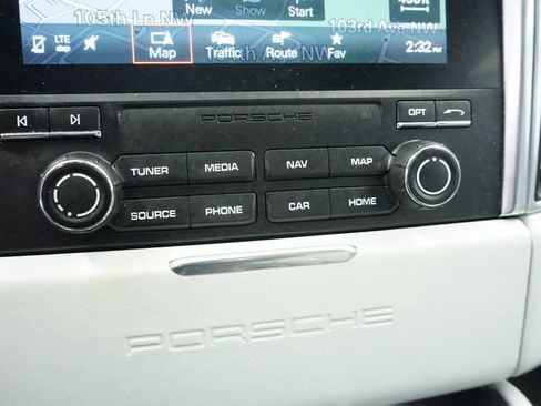 Used 2017 Porsche Macan S image 30