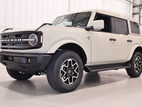 New 2026 Ford Bronco Outer Banks AWD/4WD image 5