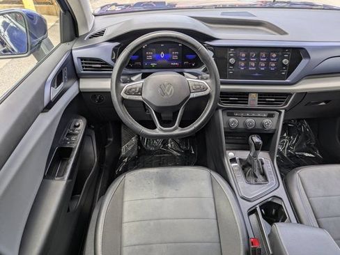Used 2022 Volkswagen Taos SE w/ Panoramic Sunroof Package FWD image 16