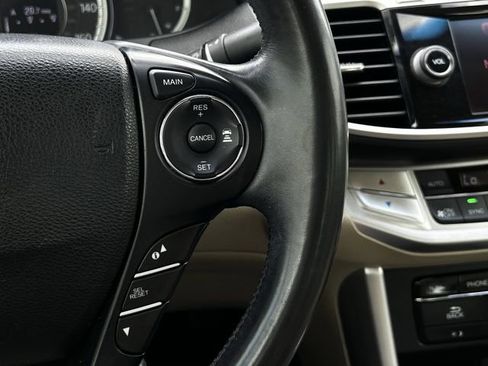 Used 2014 Honda Accord Touring image 16