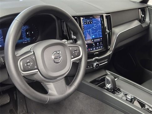 Used 2025 Volvo XC60 B5 Core image 14