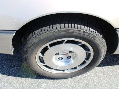 Used 1986 Chevrolet Corvette Coupe image 15