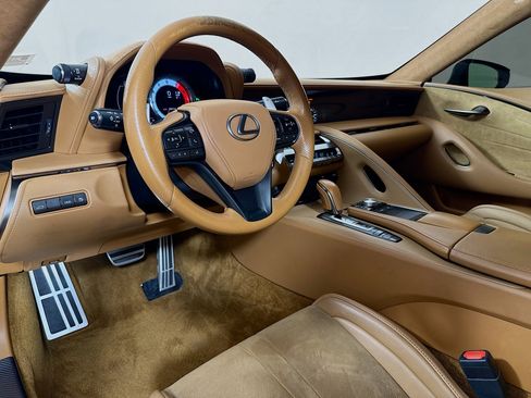 Used 2018 Lexus LC 500 Coupe w/ Performance Package RWD image 9