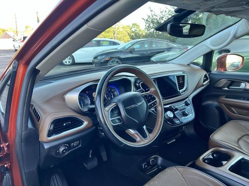 Used 2018 Chrysler Pacifica Limited w/ Tire & Wheel Group image 18