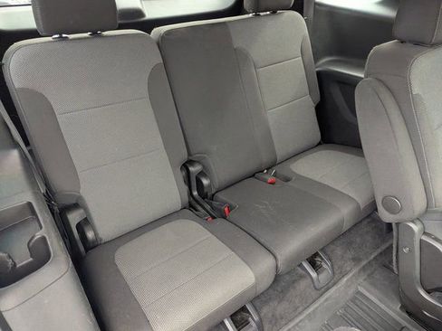 Used 2022 Chevrolet Traverse LT image 35
