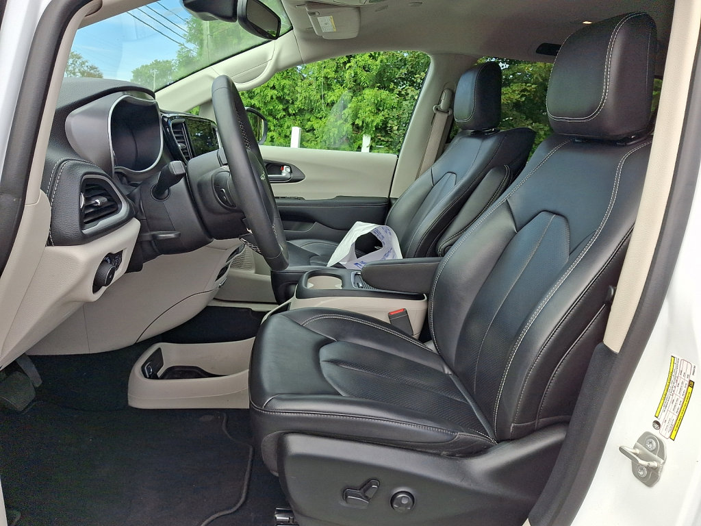 Certified 2023 Chrysler Pacifica Touring-L w/ Uconnect Theater Family Group AWD/4WD image 24