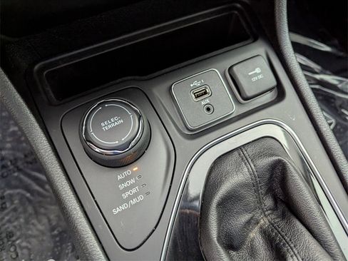 Certified 2020 Jeep Cherokee Latitude Plus image 26