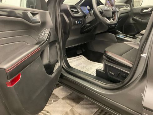 Used 2025 Ford Escape ST-Line AWD/4WD image 13