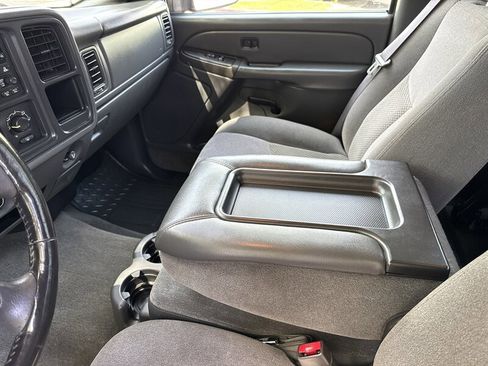 Used 2005 Chevrolet Silverado 2500 LS w/ Heavy-Duty Power Package image 30