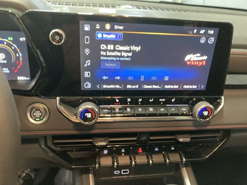 Used 2024 Chevrolet Colorado Z71 w/ Z71 Convenience Package 2 AWD/4WD image 13