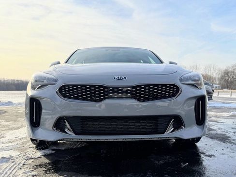 Used 2018 Kia Stinger GT2 image 5