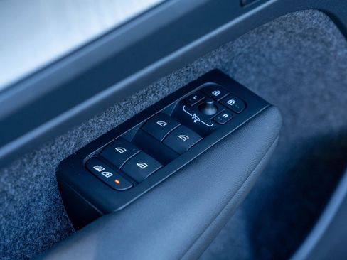 Used 2024 Volvo XC40 B5 Ultimate w/ Protection Package Premier image 16