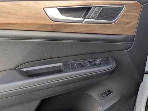 Used 2025 Volkswagen Atlas SE image 14