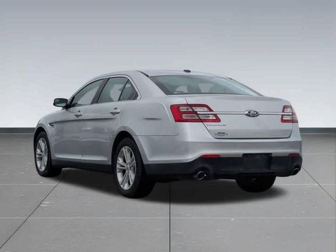Used 2017 Ford Taurus SE FWD image 4