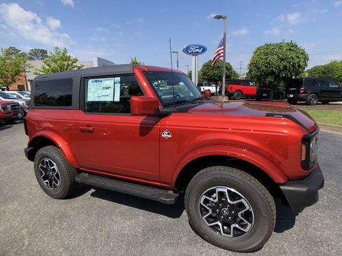 Used 2023 Ford Bronco Outer Banks image 1