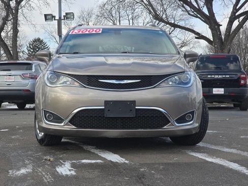 Used 2018 Chrysler Pacifica Touring-L Plus image 5
