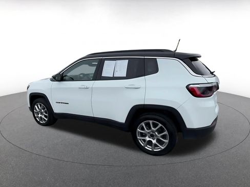 Used 2025 Jeep Compass Limited AWD/4WD image 9