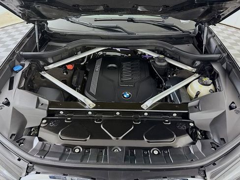 Used 2021 BMW X7 xDrive40i w/ Parking Assistance Package image 31