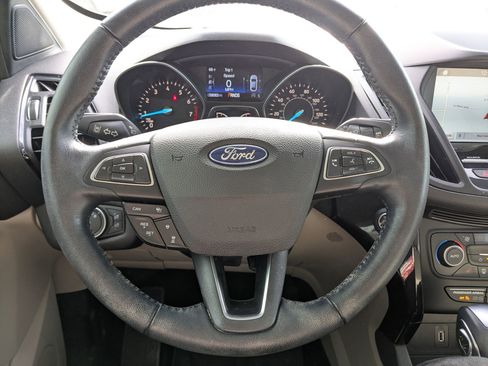 Used 2019 Ford Escape Titanium image 17