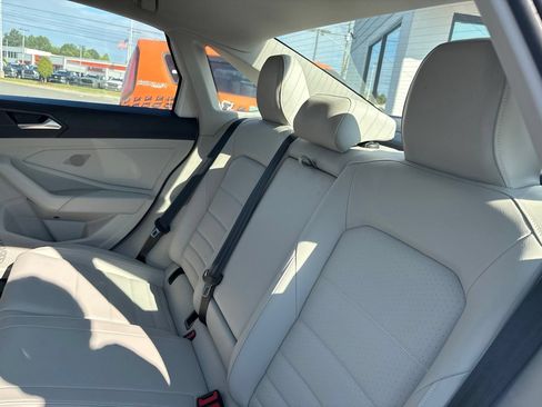 Used 2024 Volkswagen Jetta SE w/ Panoramic Sunroof Package FWD image 6