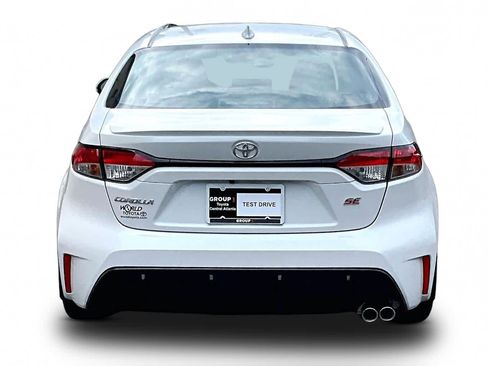 Certified 2025 Toyota Corolla SE w/ Convenience Package FWD image 5