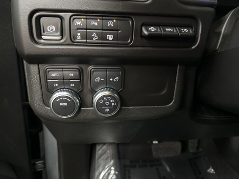 Used 2024 GMC Yukon AT4 w/ Technology Package AWD/4WD image 32
