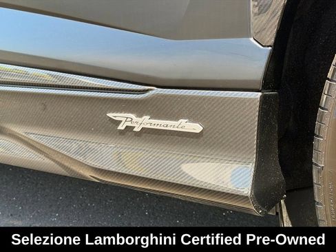 Used 2023 Lamborghini Urus Performante AWD/4WD image 13