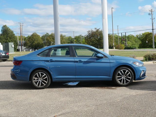 Certified 2025 Volkswagen Jetta SE FWD image 8