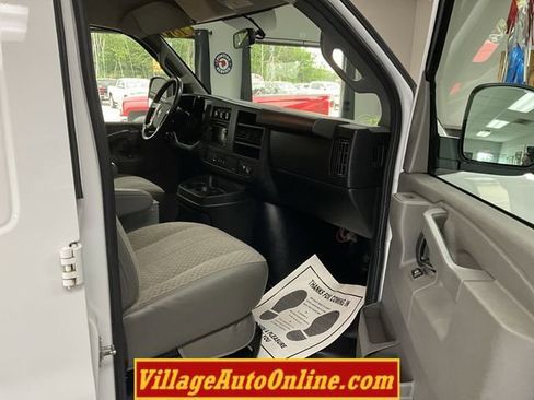 Used 2018 Chevrolet Express 2500 w/ Driver Convenience Package RWD image 27