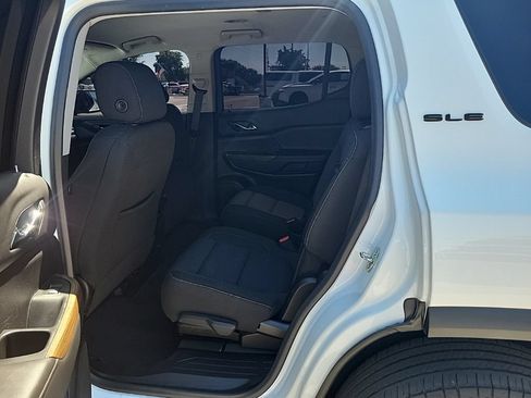 Used 2023 GMC Acadia SLE w/ Driver Convenience Package FWD image 12