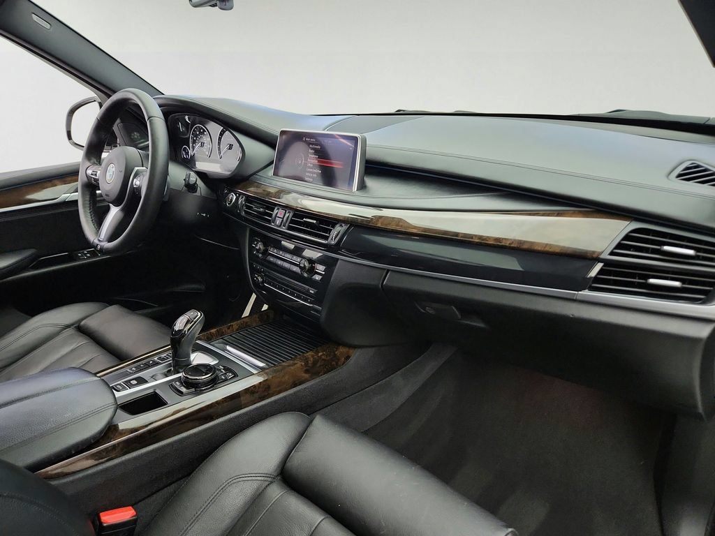 Used 2016 BMW X5 xDrive50i AWD/4WD image 31