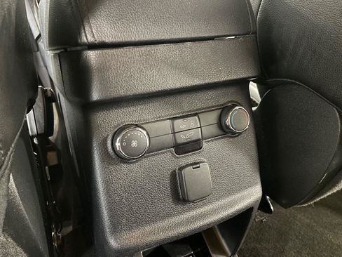 Used 2017 Ford Explorer XLT w/ Equipment Group 202A AWD/4WD image 16