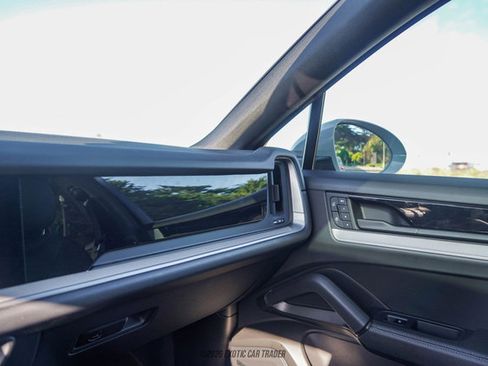 Used 2024 Porsche Cayenne S image 26