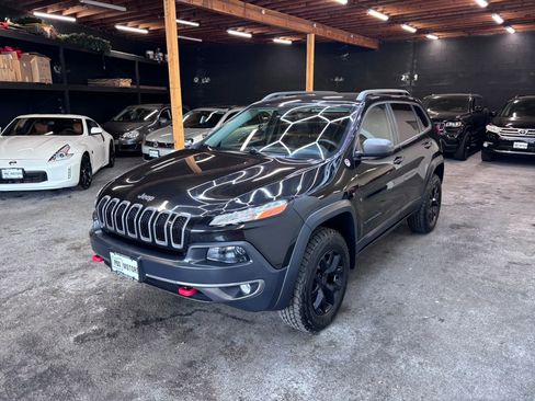 Used 2015 Jeep Cherokee Trailhawk w/ Comfort/Convenience Group AWD/4WD image 4