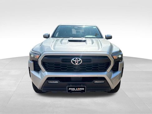 Used 2024 Toyota Tacoma TRD Sport AWD/4WD image 2