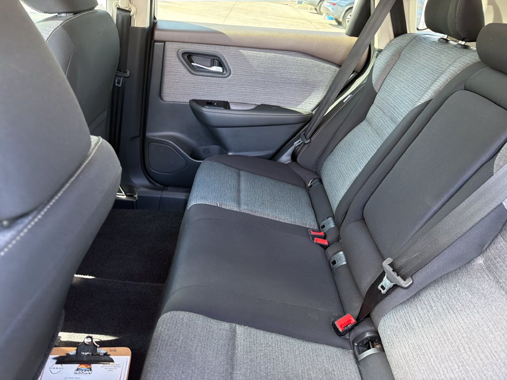 Certified 2023 Nissan Rogue SV FWD image 32