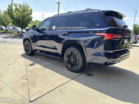 New 2026 Toyota Sequoia Platinum AWD/4WD image 12