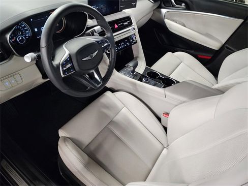 Used 2025 Genesis G70 2.5T image 12